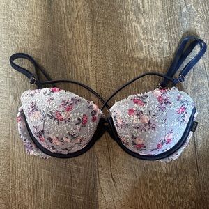 Lace pink Victoria’s Secret date push-up bra
